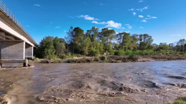 Close Antenne Van Rangitikei River Bruine Woeste Vloed Water Nieuw — Stockvideo