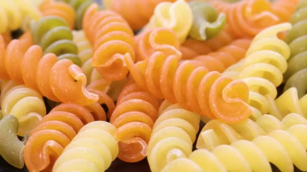 Macro Shot Fusilli Italian Colored Macaroni Macro Shot Rotating Motion — Stok video