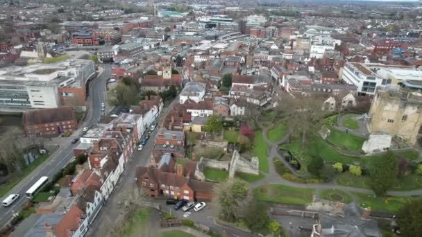 吉尔福德市中心街道和公路萨里英国无人驾驶飞机航拍 — 图库视频影像