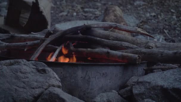 Close Campfire Camping Stove Outdoor Cooking Day Hike Trekking Wilderness — Wideo stockowe