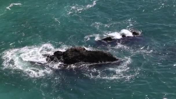 Ocean Waves Crashing Rocks Summer Big Sur Coastline California Static — Stockvideo