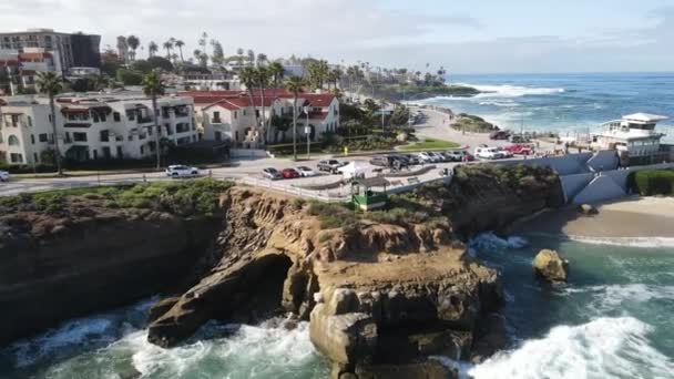 Aerial Drone Pulling Back Shore Jolla Beach California Waves Splashing — Stockvideo