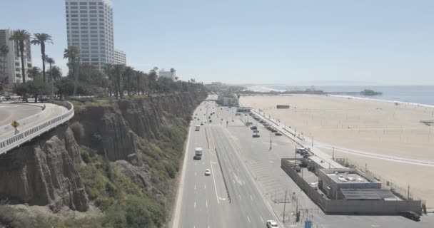 Σάντα Μόνικα Παραλία Και Βράχια Όπως Φαίνεται Από Ψηλά — Αρχείο Βίντεο