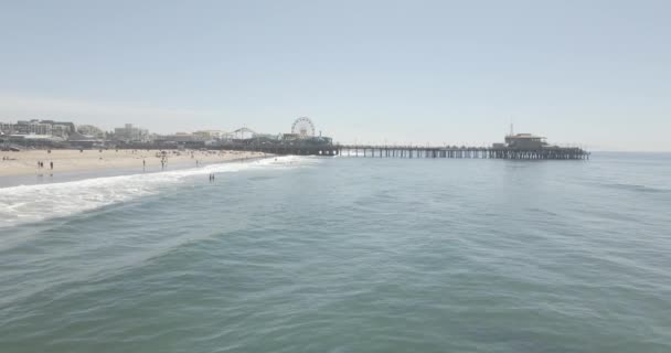 Södra Kaliforniens Strand Och Piren Ses Hektisk Eftermiddag — Stockvideo