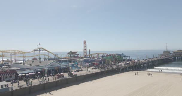 Massor Människor Samlas Den Berömda Santa Monica Pier För Mat — Stockvideo