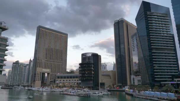 Statyczne Ujęcie Wieżowców Dubai Marina Pier Building Cloudy Day — Wideo stockowe