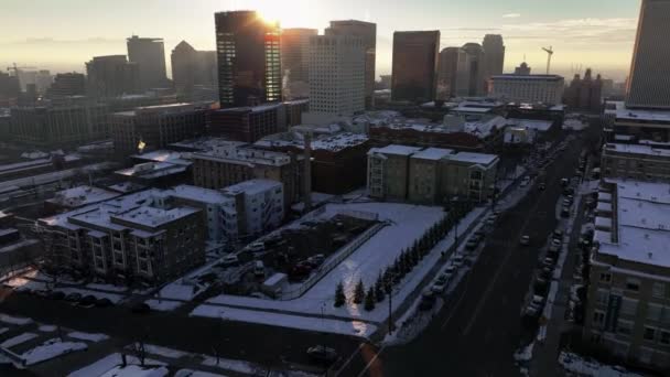 Aerial Establishment Shot Sunset Capturing Sunflares Passing Buildings Downtown Salt — Stockvideo