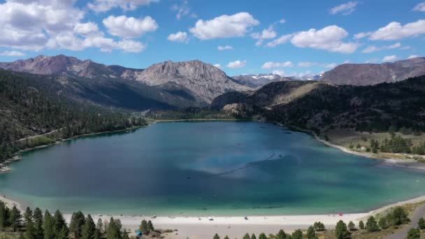 Vue Aérienne Lac Juin Avec Paysage Montagne Été Mono Californie — Video