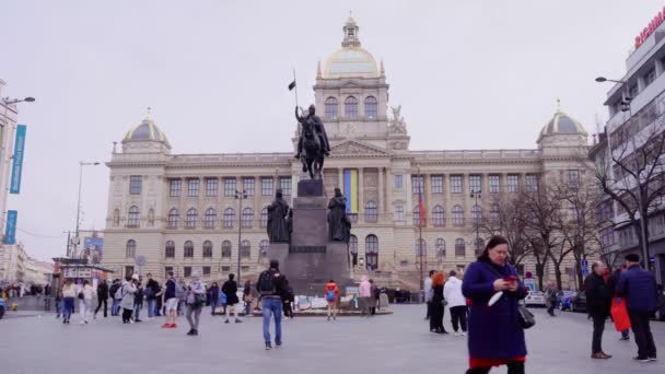 Guerra Transparente Para Ucrânia Sob Estátua São Venceslau Praça Venceslau — Vídeo de Stock