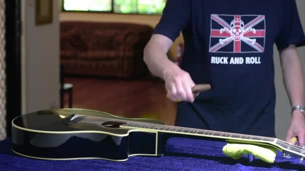 Restringing Cleaning Beautiful Black Single Cutaway Accoustic Guitar Preparing Remove — Stock Video