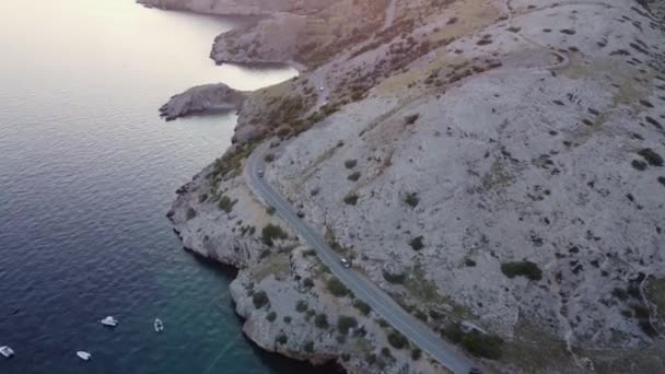 Αεροφωτογραφία Εντυπωσιακού Παραλιακού Δρόμου Στο Νησί Krk Στην Αδριατική Θάλασσα — Αρχείο Βίντεο