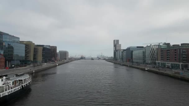 Drone Záběr Dublinu Docklands Řeky Liffey — Stock video