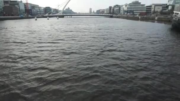 Drone Shot Samuel Beckett Bridge Dublin City Centre — стокове відео