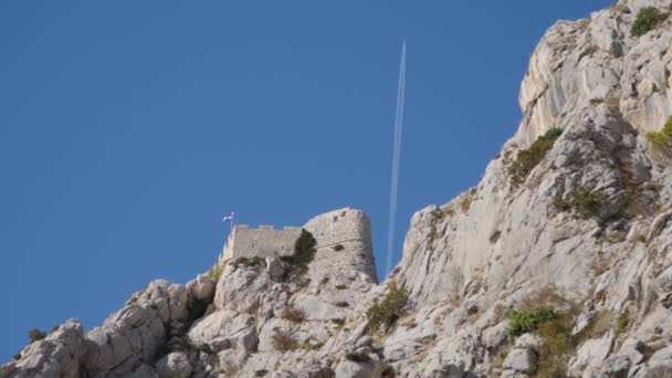 Omis Fort Airplane Trail Slow Motion — Stock videók