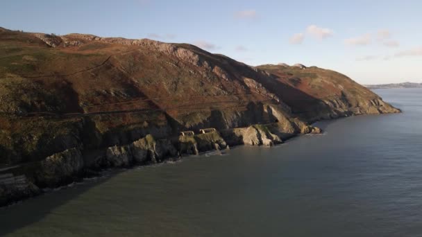 Drone Shot Sea Cliffs Ireland Sunny Day — Vídeo de Stock