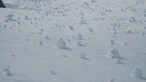 Las Rocas Nieve Salieron Avalancha Noruega Vatnahalsen Vista Mano — Vídeos de Stock