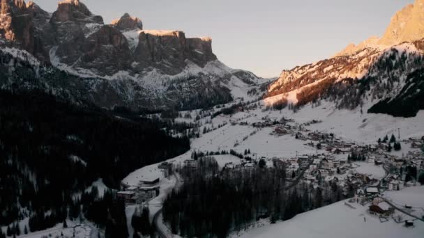 Dolly Back Establishing Drone Shot Colfosco Mountain Village Winter Sunrise — Stok video