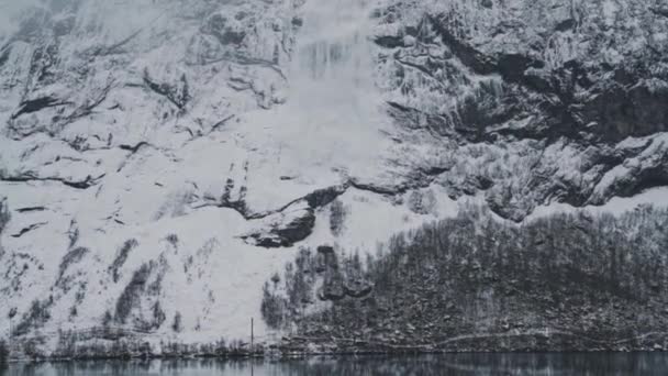 White Snow Avalanche High Rocky Mountain Norway Handheld View — Vídeo de stock