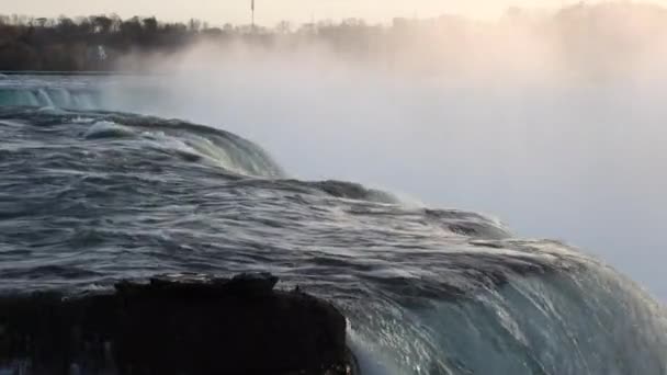 Zbliżenie Ujęcie Pięknej Scenerii Wodospadu Urzekająca Scena Dymem Wodospadu Który — Wideo stockowe