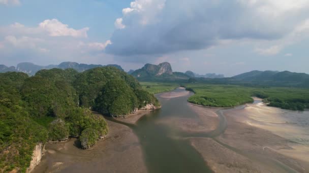 River Thalane Krabi Thailand Revealing Many Sandbar Sunny Day Limestone — стоковое видео