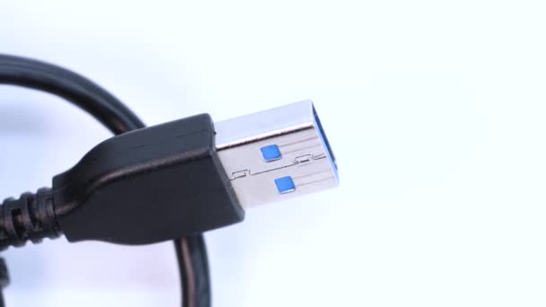 Nahaufnahme Des Usb Steckers Makroaufnahme Detailvideo Mit Rotationsbewegung Weißer Hintergrund — Stockvideo