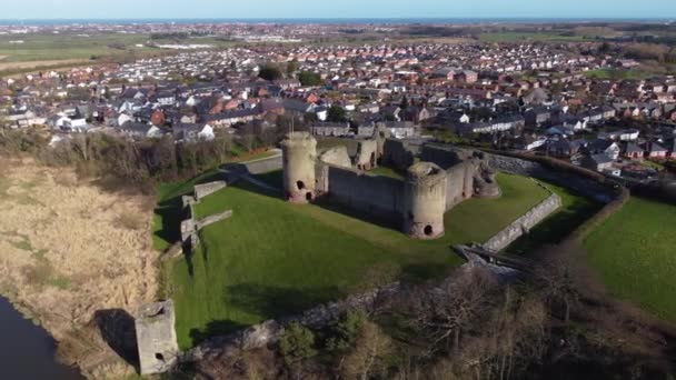 Aerial View Rhuddlan Castle Sunny Spring Morning Flying Right Left — Vídeo de stock