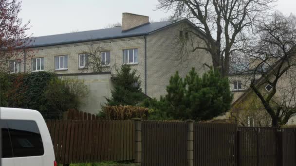 White Brick Residential Building White Chimney Overcast Sky Gray Autumn — Stockvideo