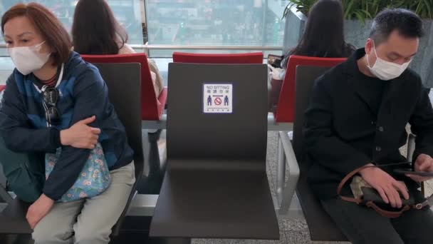 Passengers Sit Maintain Social Distancing Space Them Chek Lap Kok — Vídeo de Stock