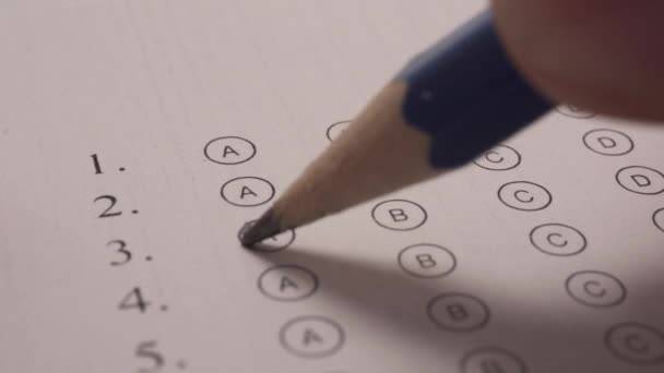 Çoklu Seçim Sınavı Köpük Doldurup Sonra Karalayıp Başka Bir Tane — Stok video
