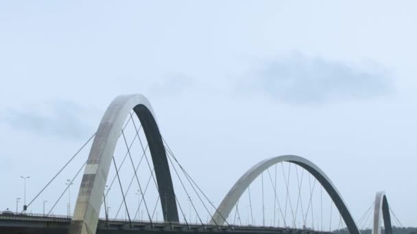 Ponte Juscelino Kubitschek Brasilia Vista Vicino Giornata Nuvolosa Brasilia Tilt — Video Stock