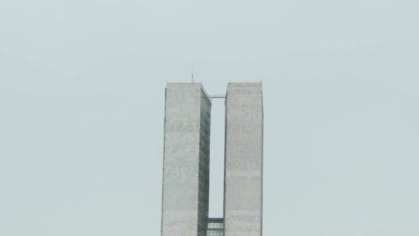 Tower Brazilian Congress Building Brasilia Rainy Cloudy Day Close View — Stock video