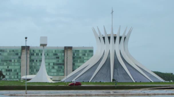 Vista Próxima Catedral Metropolitana Nossa Senhora Aparecida Com Tráfego Local — Vídeo de Stock