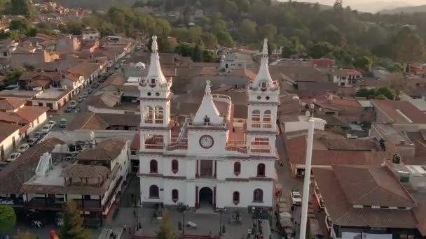 Overview San Cristobal Church Its Surrounding Houses Mountains Background Mazamitla — Vídeos de Stock