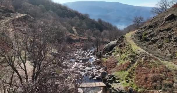 Bezdechý Pohled Říční Tok Valle Del Jerte Španělsko — Stock video