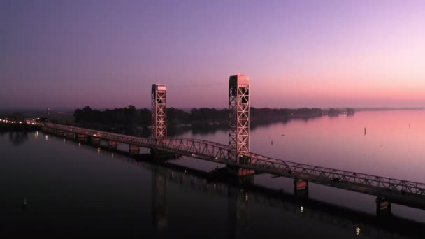 Sacramento River Bridge Sunset Cars Travel Bridge Drone — стоковое видео