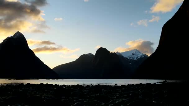 Timelapse Clouds Moving Beautiful Sunset Milford Sound New Zealand Static — Vídeo de Stock