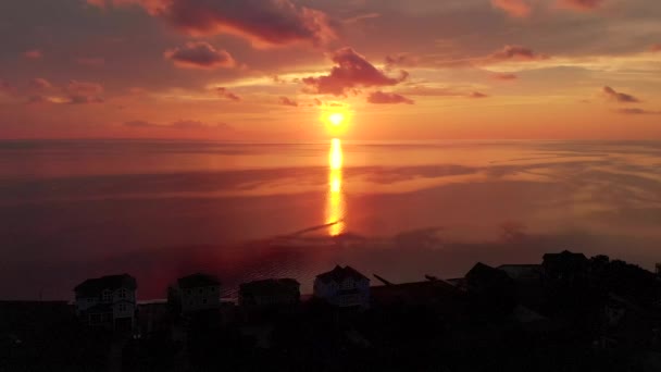 Diese Filmische Drohne Wurde Outer Banks Gedreht Wenn Die Sonne — Stockvideo