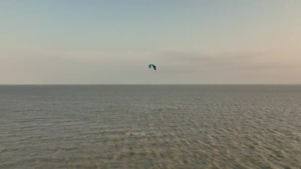Honit Draka Surfaře Mexickém Zálivu Při Západu Slunce — Stock video