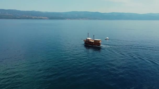 Aerial View Tourist Pirate Ship Croatian Coast Next Krk Island — Vídeo de Stock