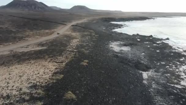 Imágenes Coche Conduciendo Largo Espectacular Costa Fuerteventura Drone — Vídeos de Stock