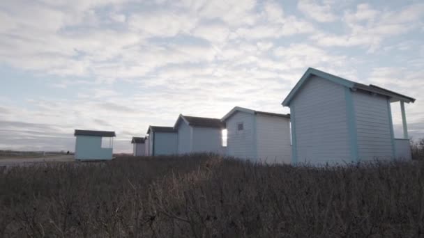 Reihe Farbenfroher Badekabinen Falsterbo Schweden Wintertag Sonnenuntergang Blauer Himmel Mit — Stockvideo