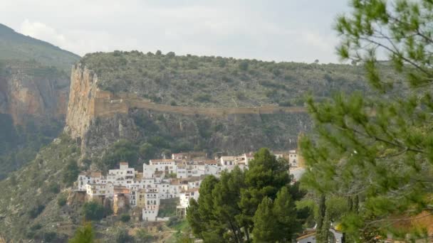 Static Shot Old Spanish Mountain Village Chulilla Valencia Trees Foreground — Stock video