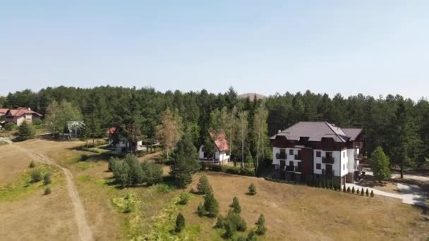 Letecký Pohled Nové Bytové Domy Horském Středisku Zlatibor Srbsko Slunečného — Stock video