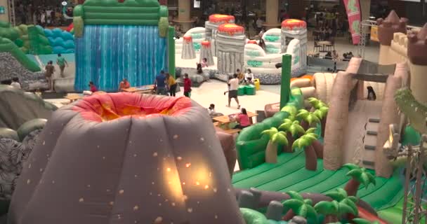 Giant Inflatables Children Jumping Inflatable Slide — Stockvideo