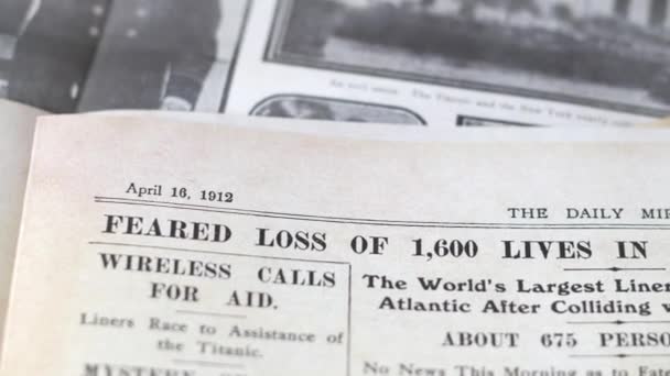 Newspaper Headlines Form 1912 Titanic Sank Colliding Iceberg — Vídeo de Stock