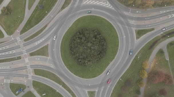 回転する環状道路のドローン撮影 — ストック動画