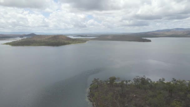 Quaids Dam Lake Mitchell Dam Southedge Queensland Australia Aerial Pullback — Stok video