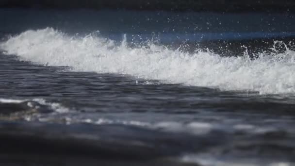 Waves Slowly Crashing Sandy Beach Foam Rising Disappearing Slow Motion — Vídeos de Stock