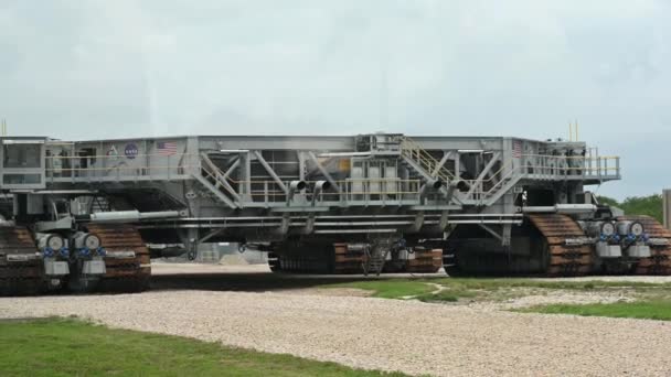 Nasa Crawler Posizionamento Razzi Sul Trampolino Lancio Macchinari Massa Trekking — Video Stock