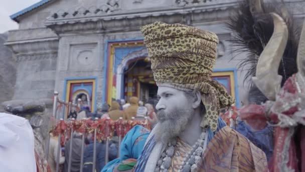 Image Saddhu Man Kedarnath Temple Entrance Uttarakhand India Close — Vídeo de Stock